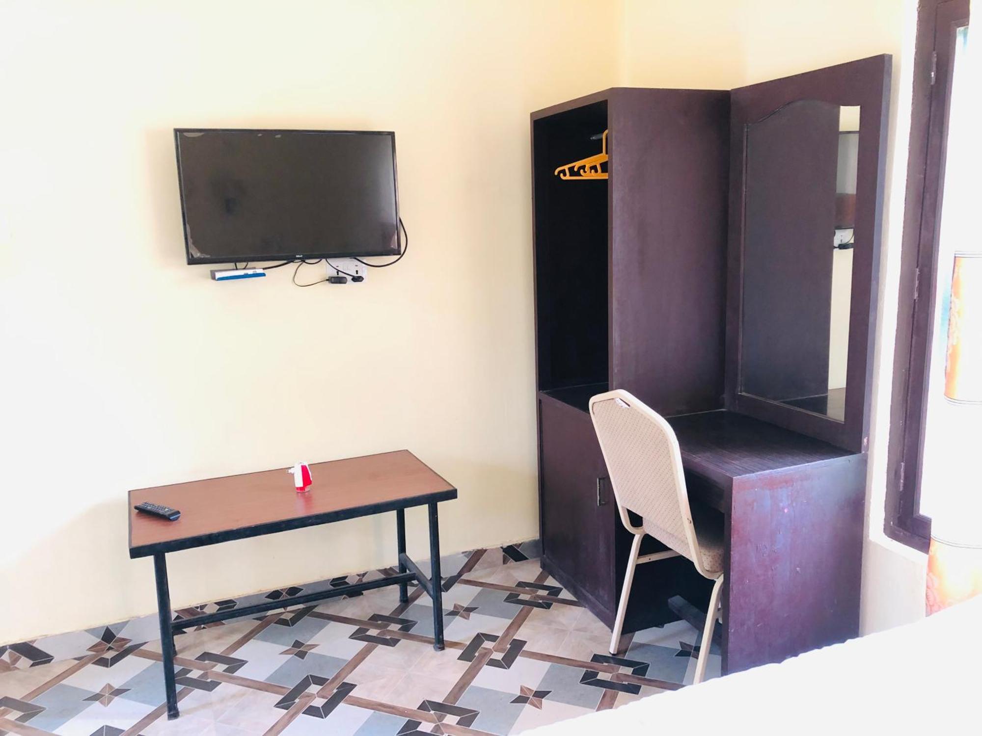 Silent Park Hotel Sauraha Exterior photo
